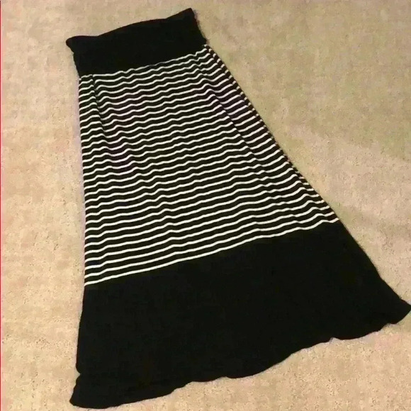 Black and white striped Max Studio maxi skirt - Picture 1 of 2